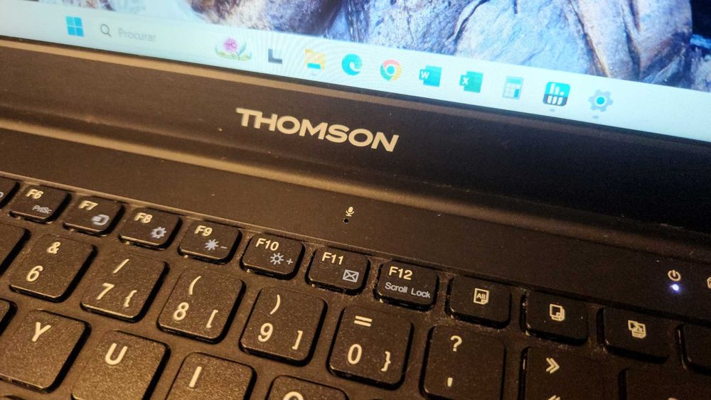 Portátil Thomson (Celeron N3350; SSD 120 GB, 4GB Ram)