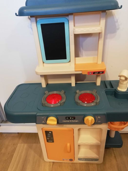 Plastikowa kuchenka z akcesoriami