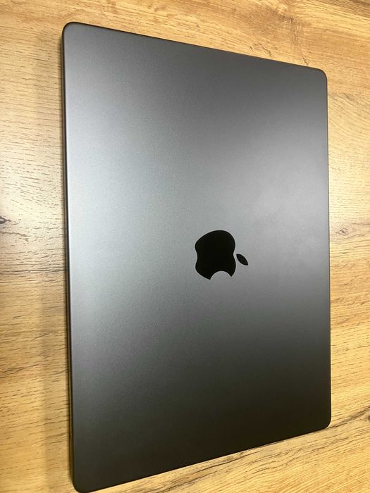 MacBook Pro 14" M4 16/512, bateria 100%, gwarancja producenta, jak nowy