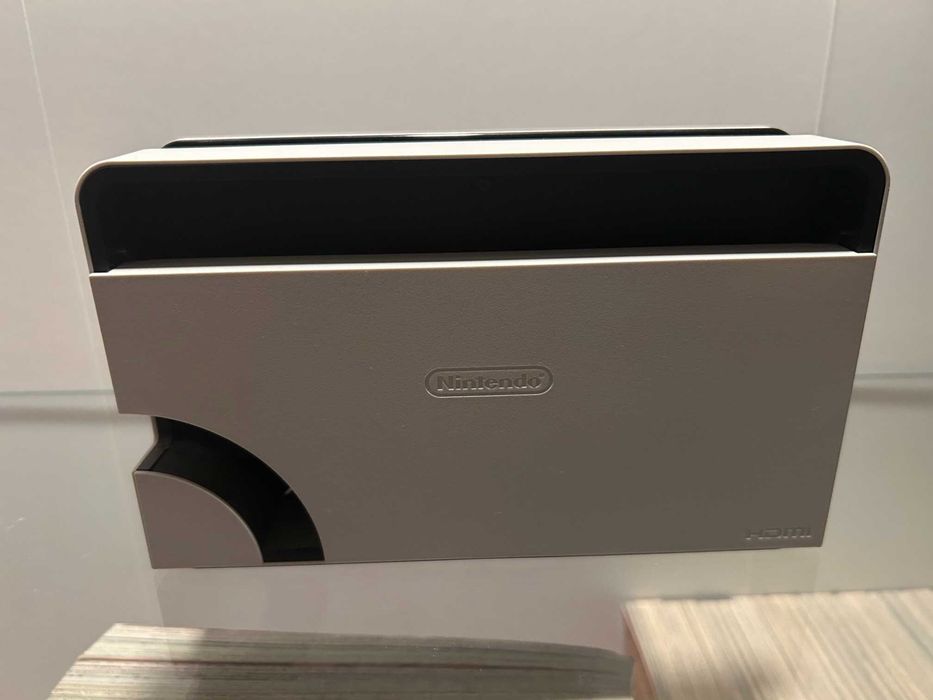 Nintendo Switch Oled + 4 jogos + comando+ bolsa+ caixa –Excelente estado