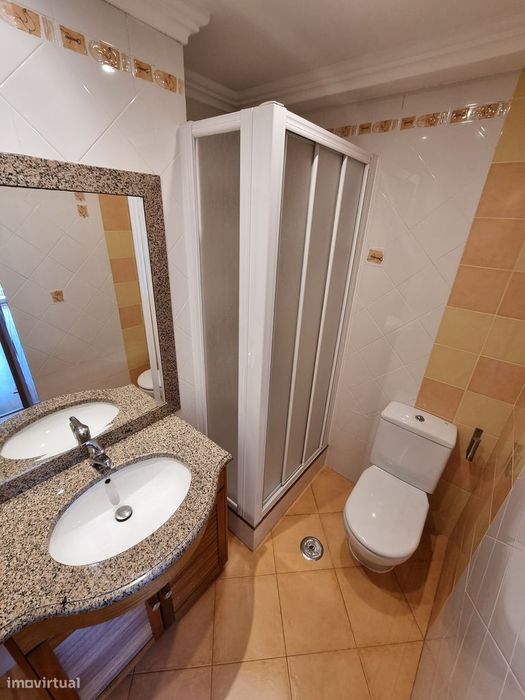 Apartamento T3 com garagem no Prior Velho
