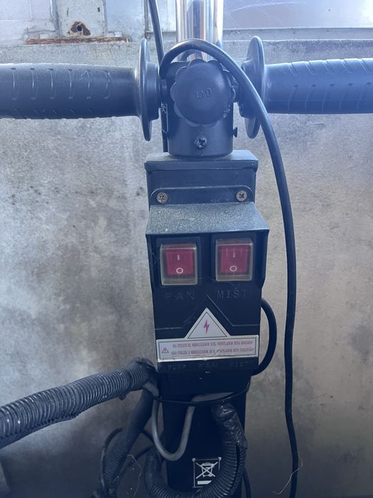Ventoinha com dispensor de agua