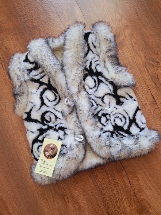 Желетка з овчини на дівчинку 1-2 роки.