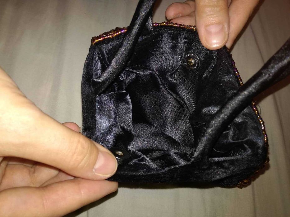 Bolsa em Veludo com missangas