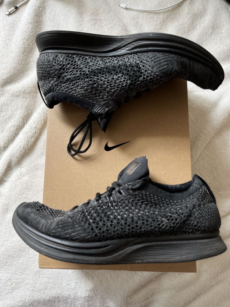 Czarne buty nike 38 5 nike flyknit racer Wroc aw Fabryczna OLX.pl