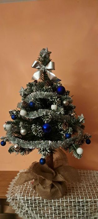 Choinka na pniu 70 cm z DEKORACJĄ i ozdobami - ubrana [producent]