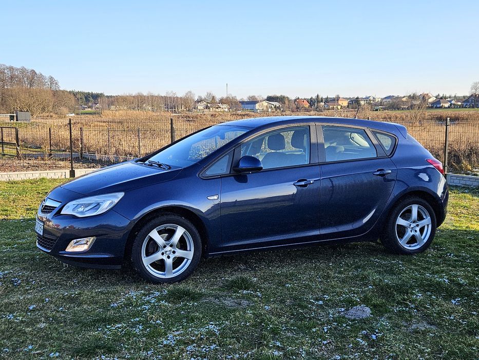 Opel Astra J 2011r. 1.4 Turbo 120km