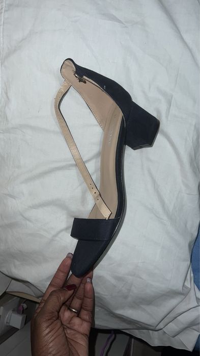 Salto medio azul escuro