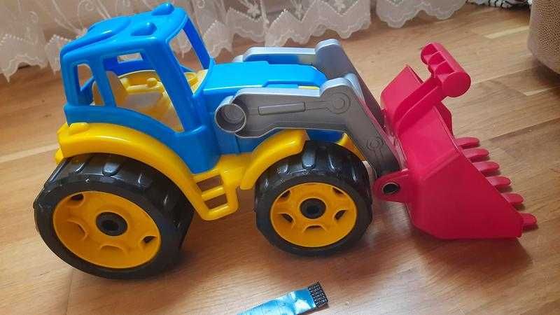 Трактор. Чудова іграшка для хлопчика.