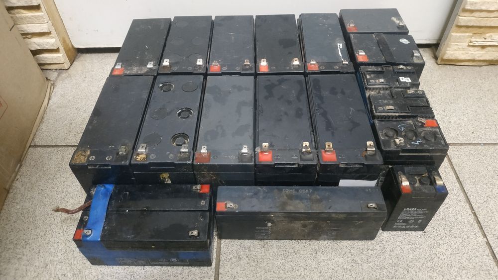 Продам Аккумуляторы 6 и 12 вольт