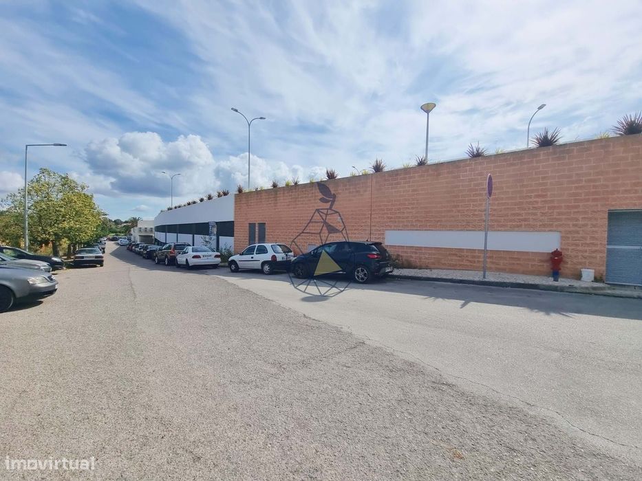 Garagens Box à Venda em Portimão — de 16 m² a 28 m², entre a estação d