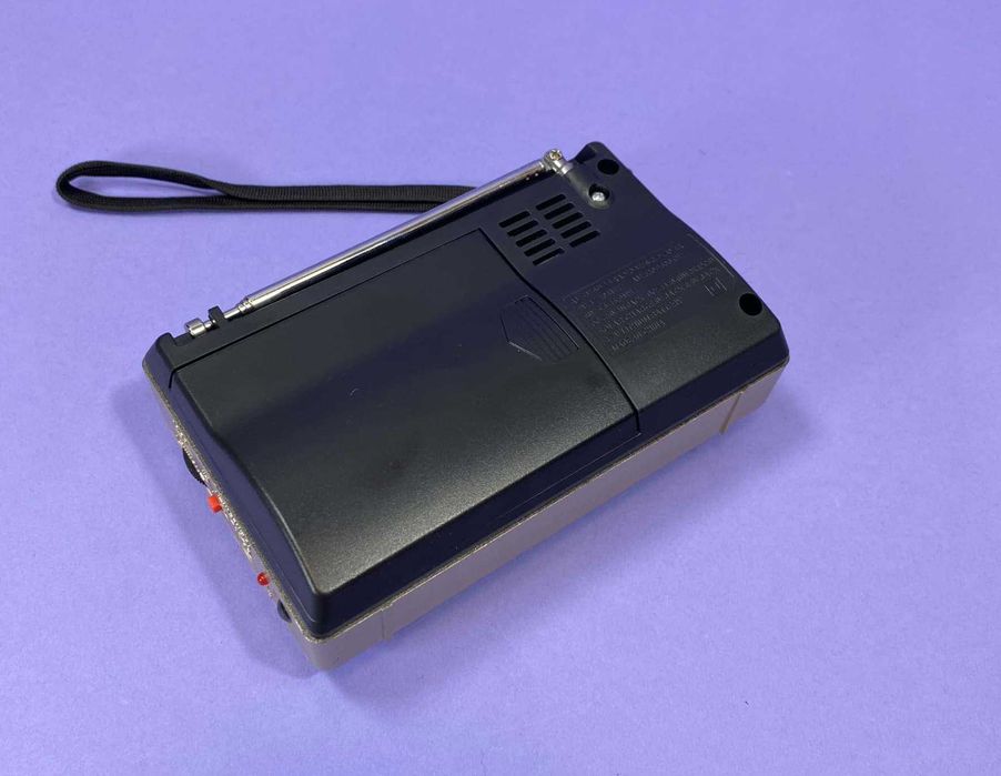 Маленький радиоприемник на аккумуляторе солнечная зарядка