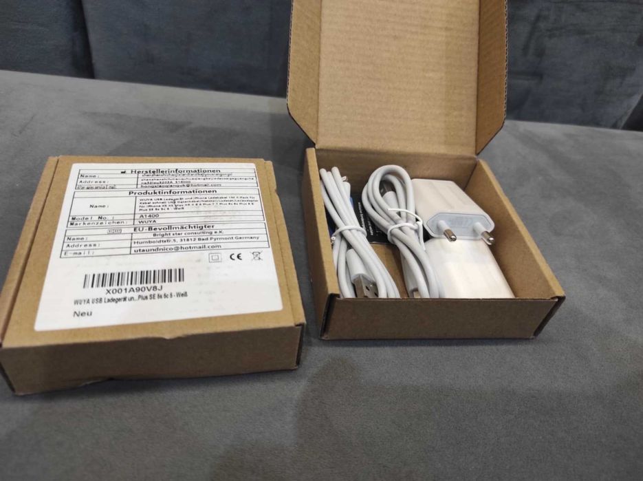 Komplet ładowarek zasilaczy z kablami do iPhone.