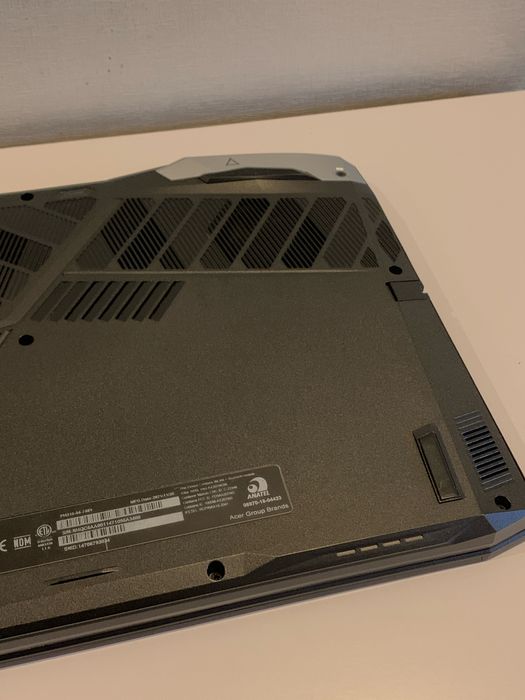 Acer Predator Helios 300 PH315-54 чудовий ігровий ноутбук