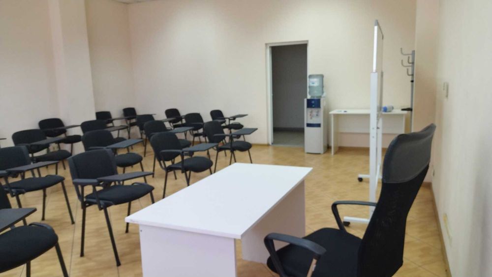 Аренда конференц-зала, переговорной в БЦ, генератор, метро Дорогожичи.