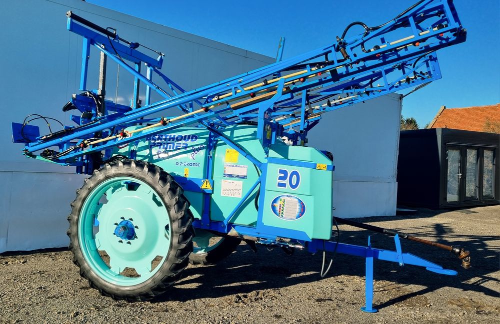 Opryskiwacz Berthoud Primer plus 15m/12m 2000l Filmy z pracy 2011r