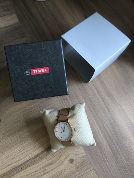 Zegarek damski Timex z wadą