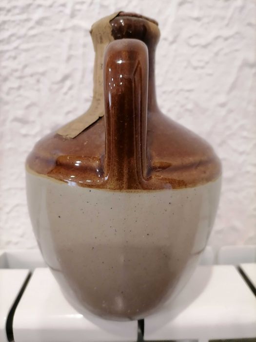 Garrafa Grês whisky "BEN NEVIS" 75cl Lacrada, c/ Selo mas VAZIA