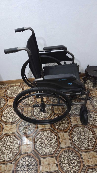 Cadeira de rodas como nova