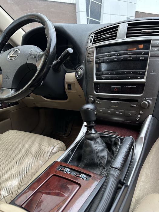 Lexus IS 220d 2005р