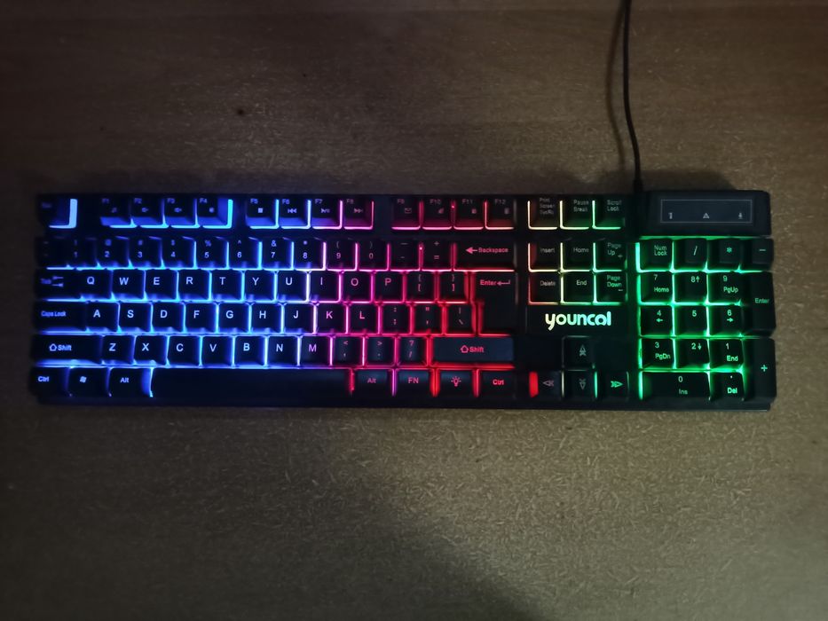 Продам клаввіатуру обалденна