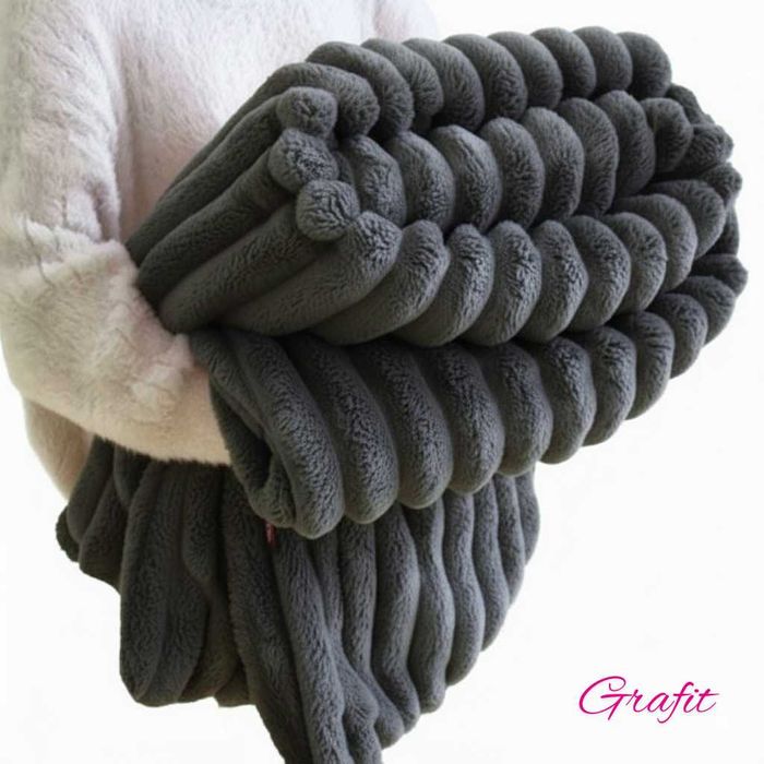 Puszysty gruby tłoczony koc 160x200 narzuta pikowana pled w pręgi