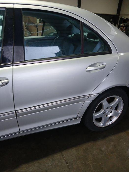 Porta trás esquerda MERCEDES-BENZ Classe C (W203)