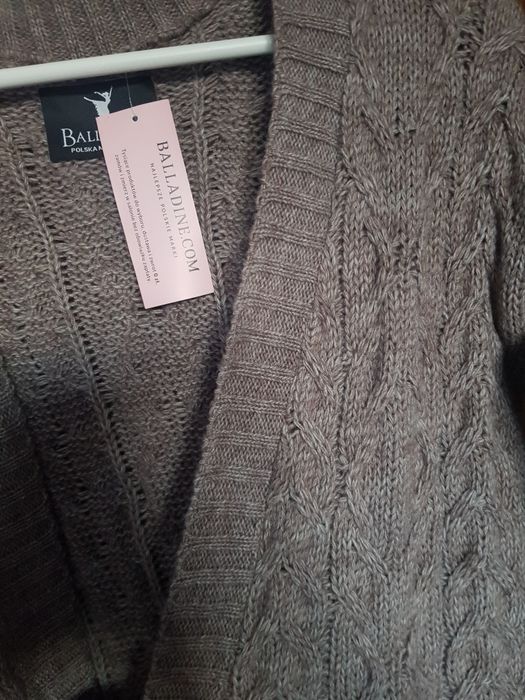 Nowy długi beżowy sweter marki Balladine