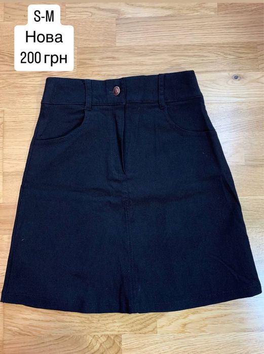 Шорти джинсові, шкіряні, спідниці, костюм у рубчик