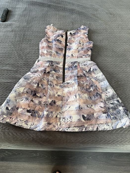 Dwie sukienki na sprzedaż