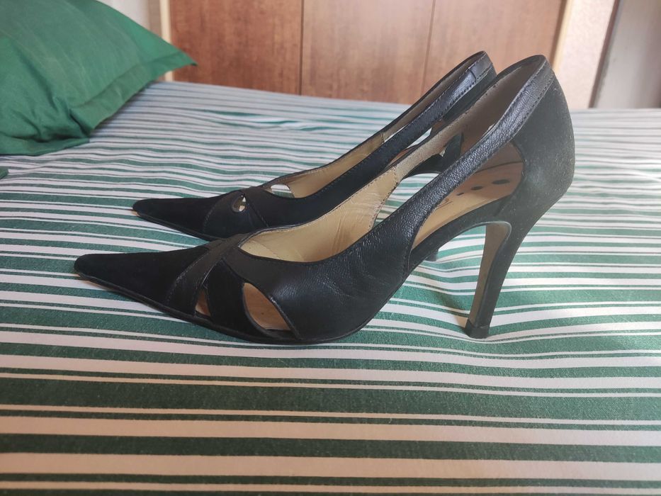 Sapatos Salto Alto em Pele e Camurça Pretos - Tamanho 37