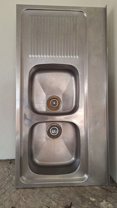 Lava-loiça de inox com 2 cubas