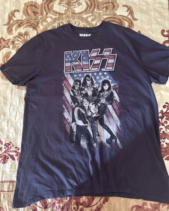 Футболка з принтом Kiss