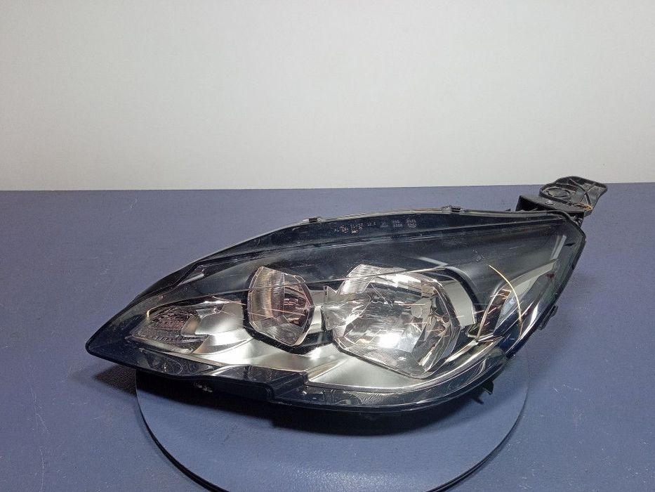 PEUGEOT 308 II T9 REFLEKTOR LEWY LAMPA PRZEDNIA PRZÓD EU 9677523080
