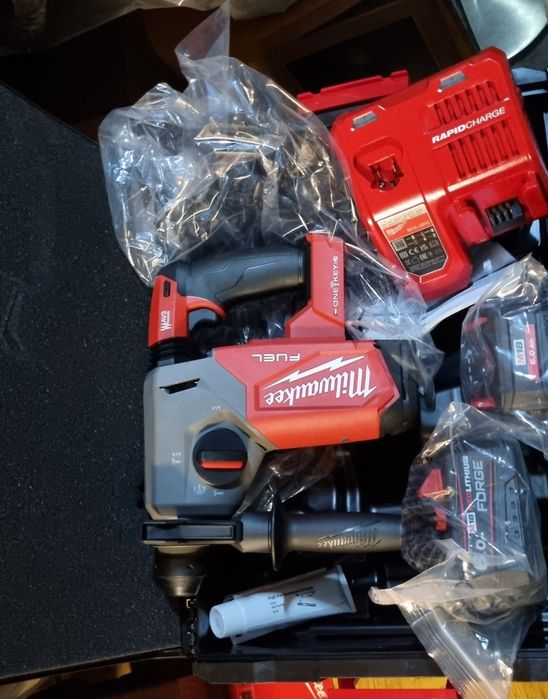 Fabrycznie nowa mlotowiertarka Milwaukee m18 onefh komplet 6.0