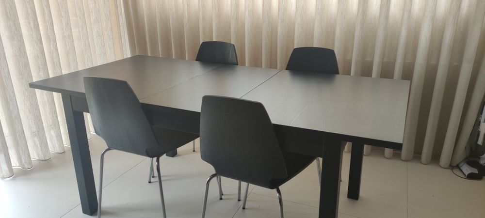 Mesa extensível + 4 cadeiras