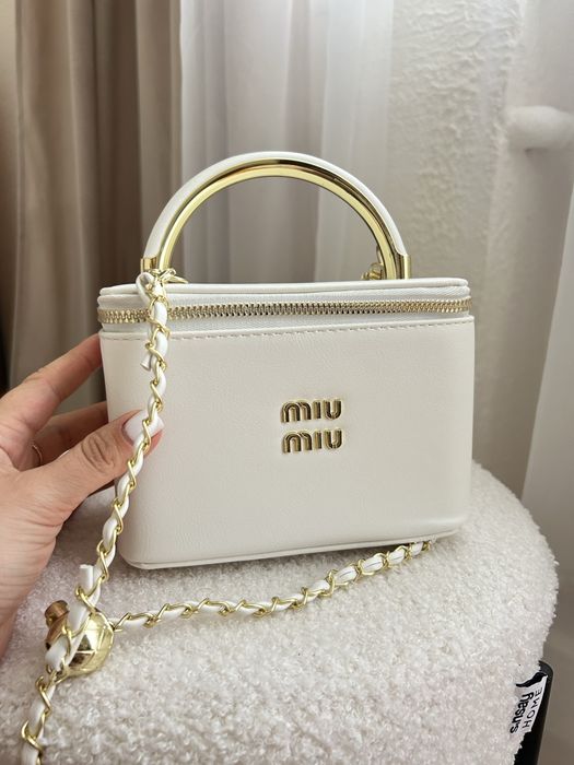 Біла сумка квадрат miu miu
