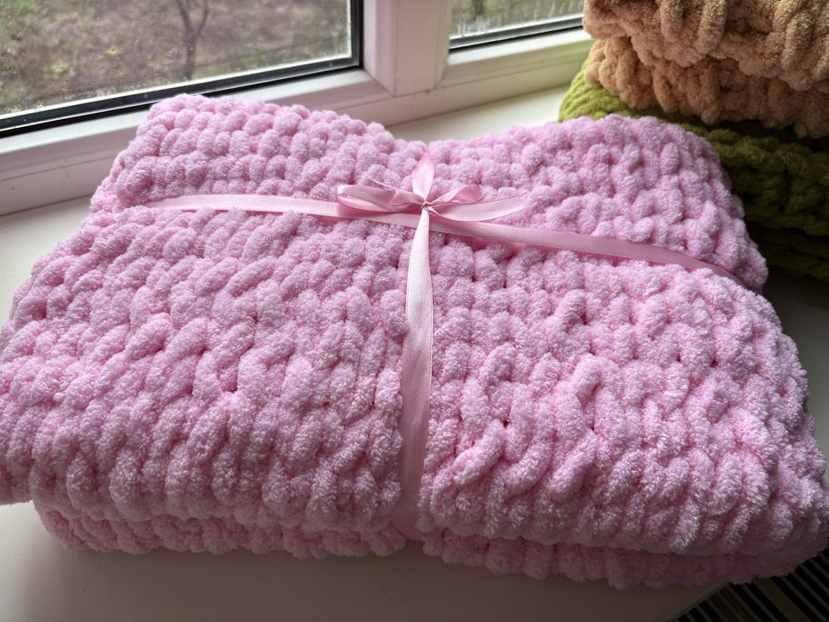 Вʼязані пледи,конверти на виписку,в коляску