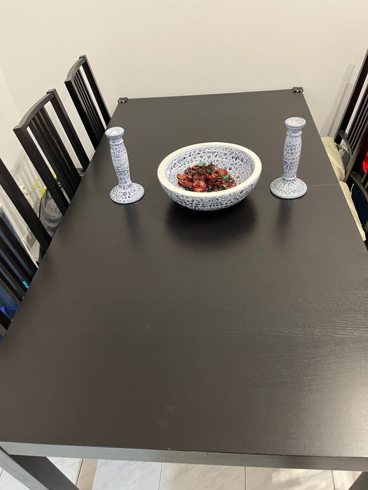 Mesa e cadeiras Muito bom estado