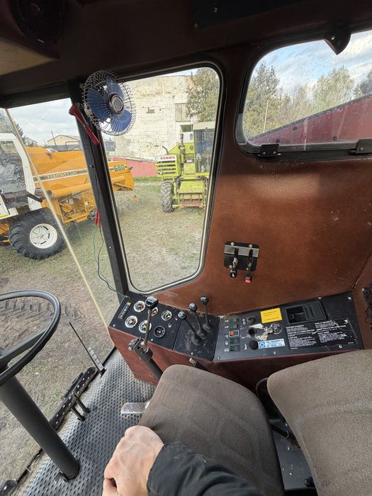 Комбайн Massey Ferguson 20