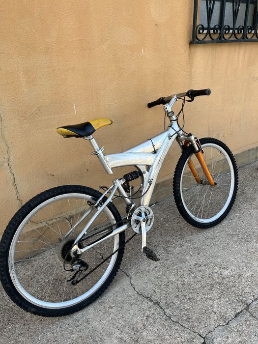 bicicleta full suspension