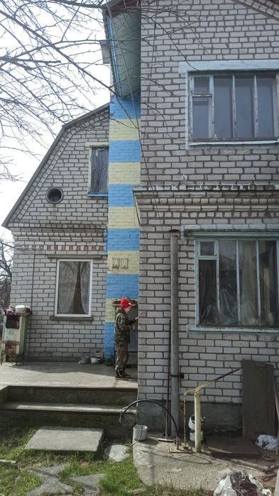 Продам двоповерховий будинок.