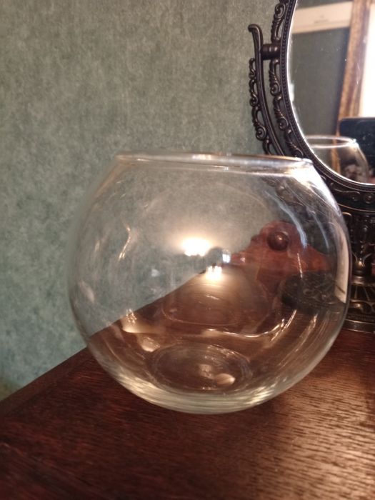 Скляна ваза шар. Прозора