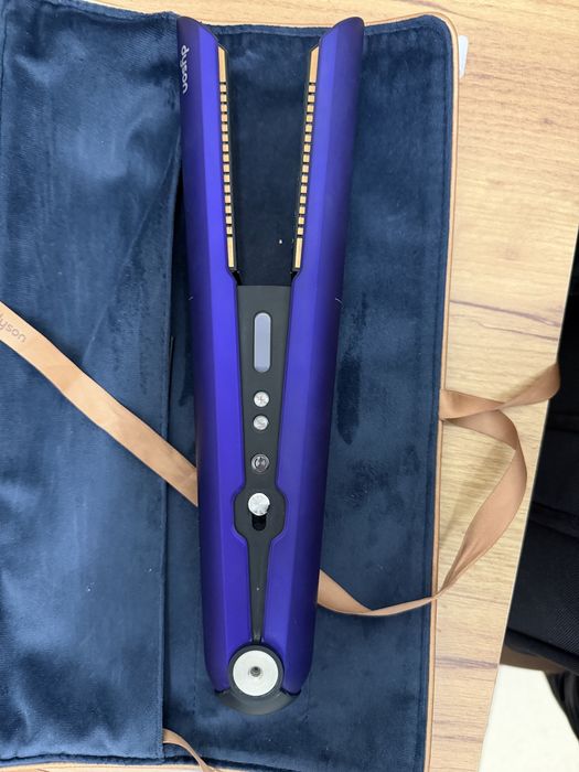 Dyson Corrale straightener hs03