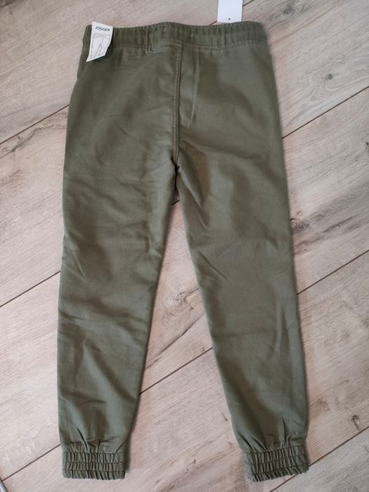 Nowe joggery rozmiar 152