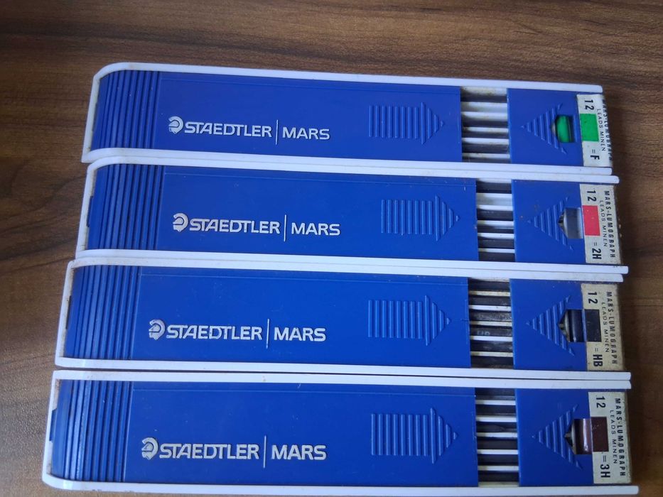 4 caixas de Minas Staedtler Mars