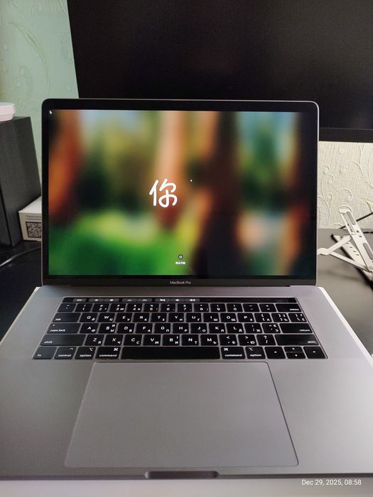 MacBook Pro 15 2019 2,3 GHz i9 16GB 4GB-video 512GB