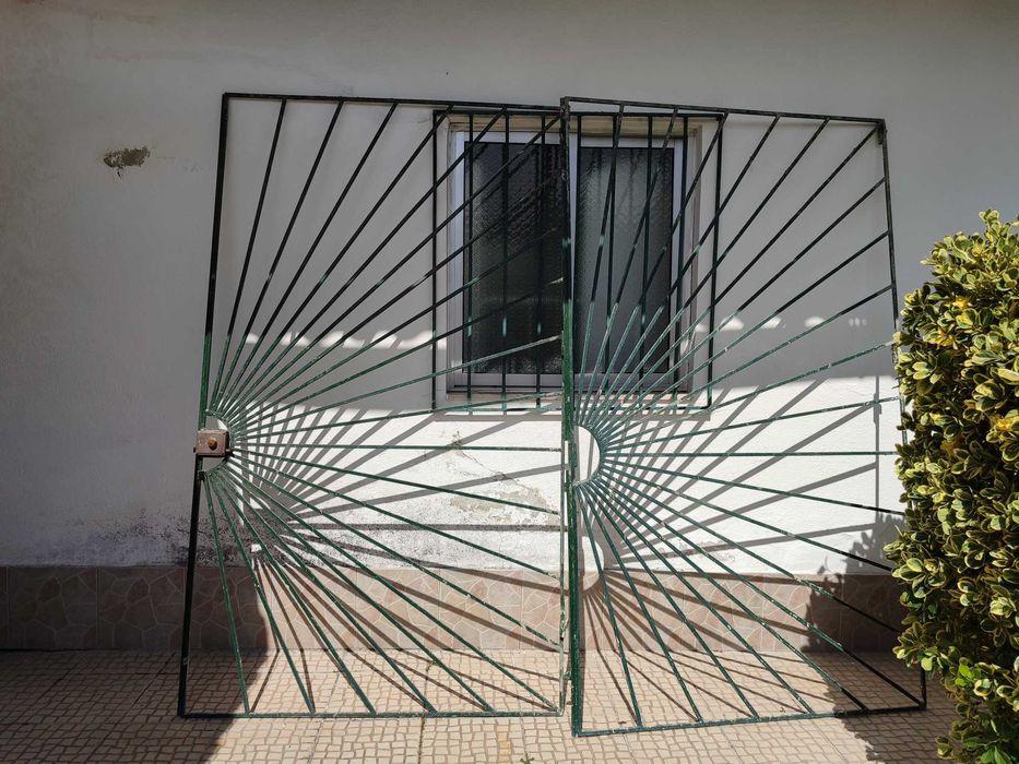 Portão em ferro  com motivo sol