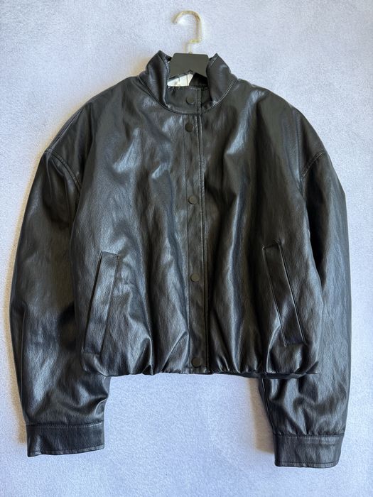 Вкорочена куртка бомбер з еко шкіри Zara