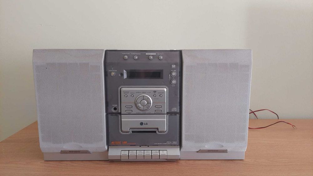 Mini wieża LG z kaseta,CD,radio cyfrowe , głośniki